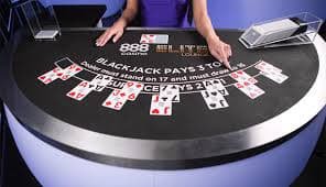 Antarmuka permainan kartu Blackjack dan Baccarat di platform gila toto